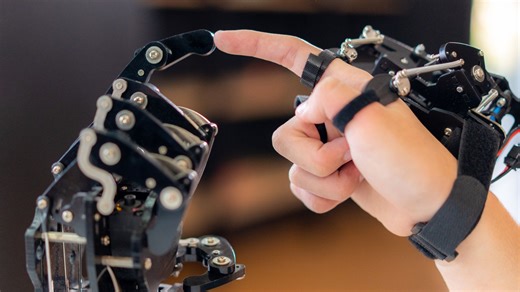 UK teen student's robot hand performs like research models