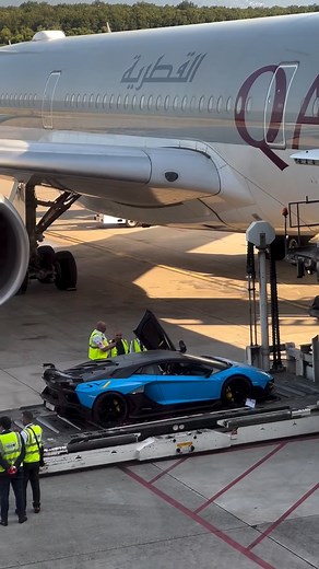 Asi TRANSPORTAN LAMBORGHINI EN AVIONES #avión #avion #aviones #aeronaves #aviacion | Sigue Volando