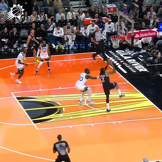 Talk about a pass threading the needle 🪡 | Phoenix Suns
