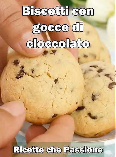 Biscotti con gocce di cioccolato - pazzeschi e facilissimi -à Ricette che Passione