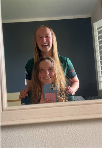 👩🏼‍🦱 me n twin 👱🏼‍♀️ @tayla_.wilson