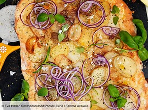 Fougasse aux pommes de terre et oignons rouges facile : Découvrez toutes les recettes de Femme Actuelle