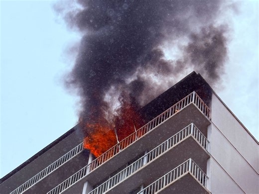 Crews extinguish high-rise building fire in Makaha