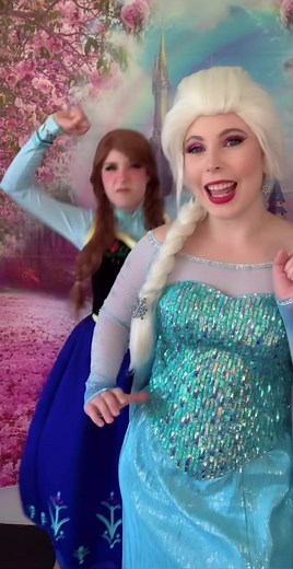 Do you have a sister? 🥰 #frozen #frozencosplay #elsaandanna #partyprincess #elsacosplay #annacosplay @babyshivers @alyssascosplays