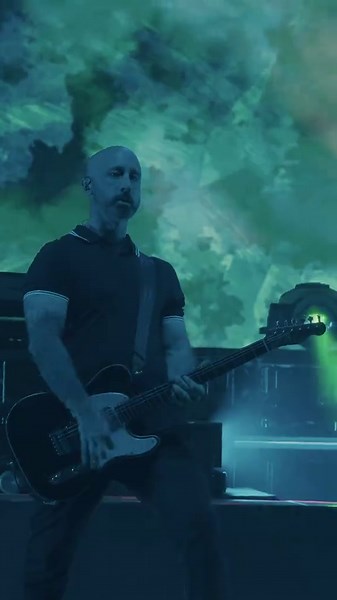 In a “Perfect World,” what song would always be on our set list?!? 🤩🤔🙏 #simpleplan #poppunk #perfectworld #setlist #ontour