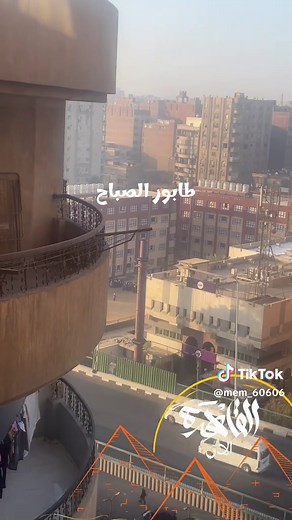 مديرة المدرسة الشديدة ومشاهد رائعة من الهرم