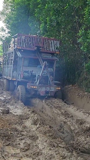 Customized cars conquer muddy roads and an intriguing ending
