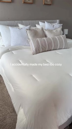 This MarshMellow comforter is the softest, fluffiest comforter I’ve ever had 😌 It made my bed feel like a cozy hotel bed and completely changed my bedroom. If you’re looking for a lightweight but warm comforter, this one is so good. #mellow #marshmellowcomforter @Mellow Sleep