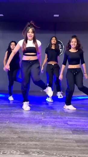 348K views · 16K reactions | Nagin dance #viralreelschallenge #explorepage #trendingreelsvideo #viral #trend #dance #priyanka | Priyanka Gupta | Facebook