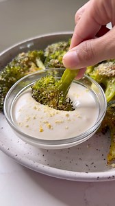 Quick and easy snack, or appetizer! Crispy Broccoli with garlic lemon dip.🥦🍋⁠ ⁠ Ingredients:⁠ 1 head of broccoli, cut into florets (or buy pre-cut)⁠ 1 tbsp olive or avocado oil⁠ 1/4 tsp salt ⁠ 1/4 tsp pepper⁠ 1/4 tsp garlic powder⁠ 1/4 tsp paprika ⁠ ⁠ Garlic Lemon Dip: ⁠ 1/3 cup Unsweetened @foragerproject Cashewmilk Yogurt ⁠ 1/2 tsp garlic powder⁠ 1/2 lemon, juiced ⁠ Salt and pep to taste ⁠ ⁠ Garnish: ⁠ Cashew Parmesan ⁠ ⁠ Step-by step:⁠ 1️⃣ Preheat the oven to 400 degrees. Line a large pan w