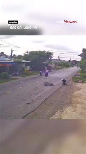 316K views · 415 reactions | Chiếc xe điện độ đang chạy bỗng "tách làm hai" khiến cậu học sinh không kịp phản ứng và cái kết...#viral #reels #MultiNetwork #MultiMediaJSC | The Next Face Vietnam | Facebook