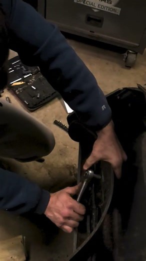 Replacing rubber paddles on snow blower. self propelled stopped paddles worn #snowclearing #snow