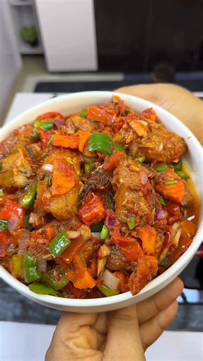 Food Blogger | Recipes on Instagram: "Turn your ripe plantains to something delicious and tasty 😋 Are you eating this alone or with rice?"