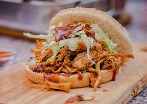 Porc effiloché barbecue à la mijoteuse