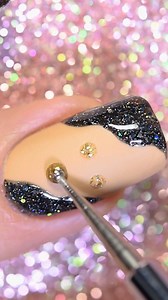 Abstract nail design 💅🏻 #nails #nailart #absractnails | Sveta Sanders