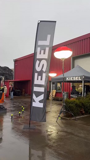 32 reactions | Bagger Challenge  Zum Ausklang der Woche gab es am...