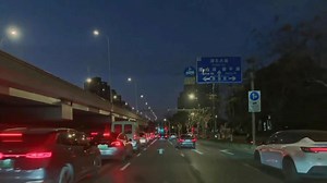 Car strikes motorcycle at intersection in Jiangxi, China