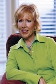 Watch Decorating Cents Season 5 Episode 6 - One Room Living