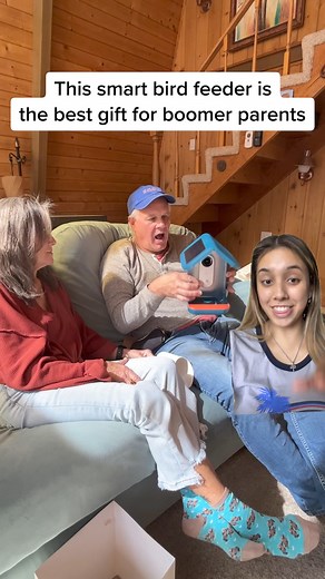 Can't get enough of birds? ❤️ Then this bird feeder is perfect for you! Get up close and personal with Bird Buddy. 💬 Notifies you of feathered visitors 🐦 Identifies 1000 bird species 📸 Captures photos and videos in collections Learn more ➡️ https://mybirdbuddy.com/ | Birdbuddy