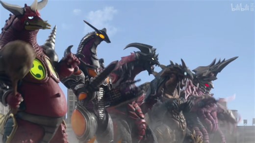 以泰迦tv加拉特隆MK2两次登场之间的表现差距作为参照。在新生代之巅里登场的五个戒指怪很可能在得到小邪神的力量之前就已经比在TV里登场的时候更厉害了