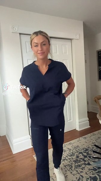 Shes ready for her new nursing gig 🤪. I dont start for a new more weeks but wanted to show off my new fablectics scrubs ill be rocking first week. Evolve 3 pocket scrub top and high rise on-call joggers. Wearing xs in top and bottom. So comfy & so cute 😍 @fabletics scrubs #fableticspartner #fableticsscrubs #scrubsmadetomove
