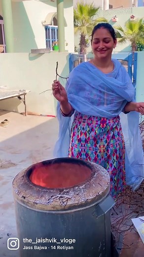 28K views · 2.5K reactions | #roti #Rotiyan #jassbajwa #villagelife #PunjabVillage #jattiyan #sandhusaab #cutecouplechallenge | The Jaishvik vloge ਸੰਧੂ ਅਬੋਹਰ ਵਾਲੇ | Facebook