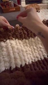 One of my favorite things about our expandable chunky yarn loom is you can take it anywhere! Create in your favorite spot 🧶INCLUDED is a FREE 25 minute tutorial where I show you how to create a beautiful chunky blanket using our loom from beginning to end. Our loom also comes with our size guide so you will know how many pegs to cast on and how much yarn you will need for your specific sized project. I also have on demand tutorials to further your loom skills once you’ve mastered the basic knit