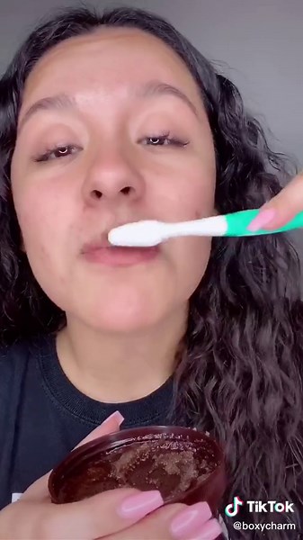 Instantly Plump Your Lips: Easy How-To Guide