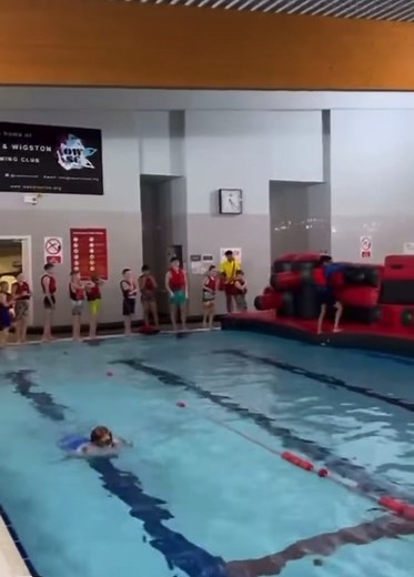 🎉 Make a splash with an unforgettable inflatable party session at our pools 🌊 Dive into the excitement as you bounce, slide, and laugh your way through inflatable obstacle courses and games 🏊‍♂️🎈 Perfect for birthdays, celebrations, or just a fun day out with friends and family! #EveryoneActive #Swimming #SwimmingPool #BirthdayParty #InflatableParty #PoolFun | Everyone Active