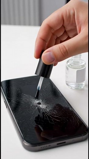Réparer un écran de téléphone fissuré temporairement à l'aide de vernis à ongles clair #Shorts
