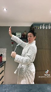 1.5M views · 41K reactions | Happy Friday y’all !! Dancing our way into the weekend like SophienaOfficial ! 藍 #feelgoodfriday | Salt N Pepa | Facebook