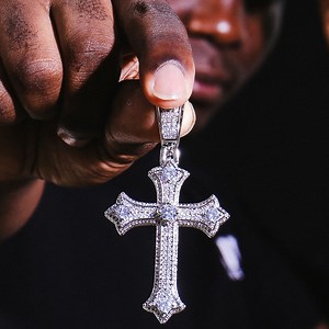 [Hot Item] Custom Iced out Sparkle Moissanite Diamond Cross Pendant Hip Hop Cuban Necklace for Man Jewelry
