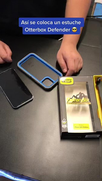 Cómo instalar un estuche Otterbox Defender en tu celular