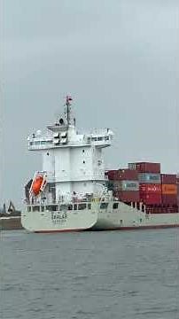 SKALAR Containerschiff erreicht Nord-Ostsee-Kanal Schleuse Kiel-Holtenau