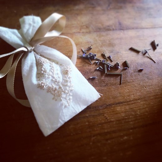 匂い袋「サシェ」の作り方。ハーブやお花をつめ込んで手作りしよう！ | キナリノ