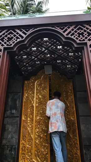 At Hotel Indigo Bali Seminyak Beach, luxury is inspired by the people and the neighborhood. Every corner of our resort reflects Seminyak’s vibrant spirit; from its art and design, to its sounds and stories. In collaboration with Bali-born musician Dizta Yudistira, we turned elements of the resort into a living instrument. The rhythm of the elevator, the crash of the waves, the sips at Tree Bar, the rustle of trees, and the heartbeat of Seminyak were reimagined into music that feels uniquely, und