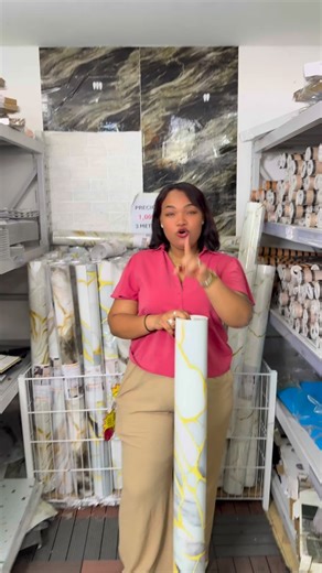 Colchas y Cortinas on Instagram: "Papel tapiz Renueva tu espacio en poco tiempo. El papel tapiz transforma cualquier pared y hace que todo se vea diferente. #mudan"