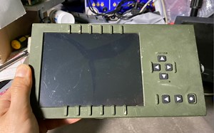 长见识～拆解跑XP专业版系统2005年美军军用手持穿戴式战术平板电脑终端SPIRAL II Raytheon雷神技术公司制造全美达CPU硬盘已被拆估计有敏感数据