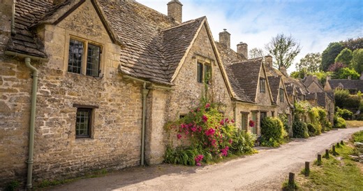 Bibury: Timelapse shows iconic street Arlington Row