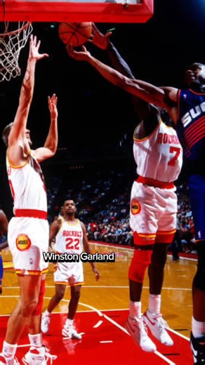 Carl Herrera "Amigo" on Instagram: "Sorpresa navideña en la transmisión de anoche de la NBA en TNT Sports y HBOmax mostrando esa jugada de la temporada 1992-93 con la asistencia de Winston Garland ante Boston Celtics, en una buena actuación de su hijo Darius en victoria de Cleveland Cavaliers frente a San Antonio Spurs. Momentos emotivos que te transportan en el tiempo y te llevan a revivir lugares y compañeros que formaron parte de mi carrera deportiva. Muchas gracias. 📽@tntsportsar #CarlHerre