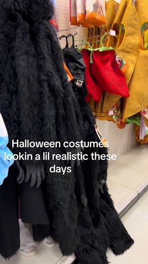 #halloween #pranks #funny #wellwellwell #funnyvideos #costume #scaryhalloween #halloweencostume