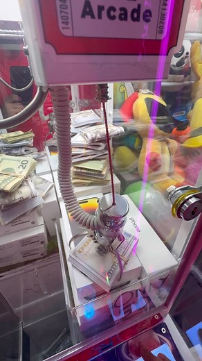 Cash Stacks 🤑 #clawmachine #arcade #hacks #lifehacks #iphone15promax | TYE Arcade