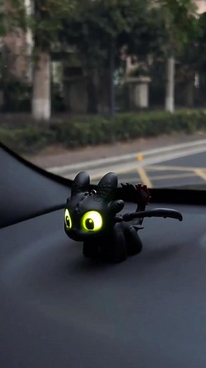 Bring home the magic of Toothless! 🐉✨ This detailed figurine is perfect for fans of How to Train Your Dragon and collectors alike. Whether for your desk, shelf, or as a gift, Toothless adds charm and adventure to any space! 🎁 | Gloriouts