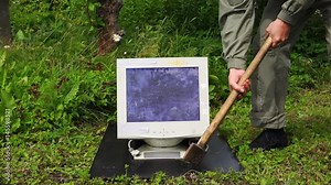 Sledgehammer hit and smash the monitor on the screen. 4K. Stock Video