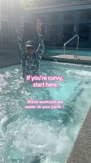 Curvy Pool Workout ☀️ #bodypositive #curvylifestyle #dailywellness