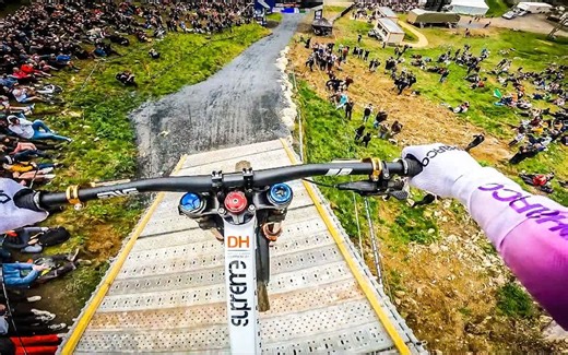 来看2022 UCI山地车速降赛第一站冠军视角，超级快！