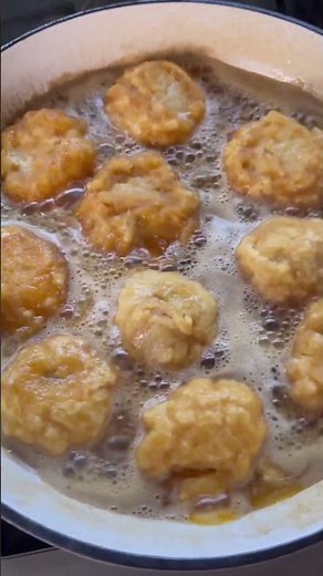 Golden Syrup Dumplings 😋 Recipe in the description! #dessert #recipe #dumplings