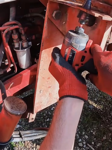 Je RÉNOVE L'HYDRAULIQUE de mon VIEUX TRACTEUR ! (sans expérience) #tracteur #vieux