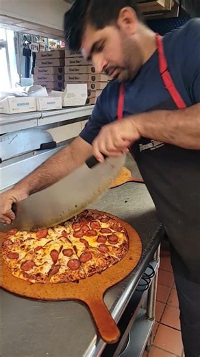 ROUND TABLE PIZZA #usa #pizza #food #fastfood #pizzalover #italianfood #pizzafood #pizzatime #Lodi
