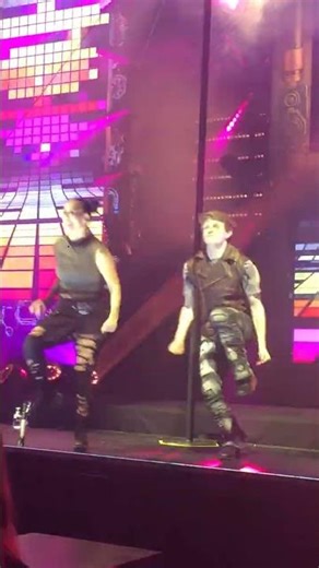 Reaching the 5th Dimension 🟥🟦🟩